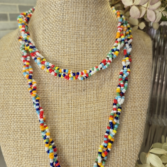Colorful Beaded Necklace - Picture 3 of 6